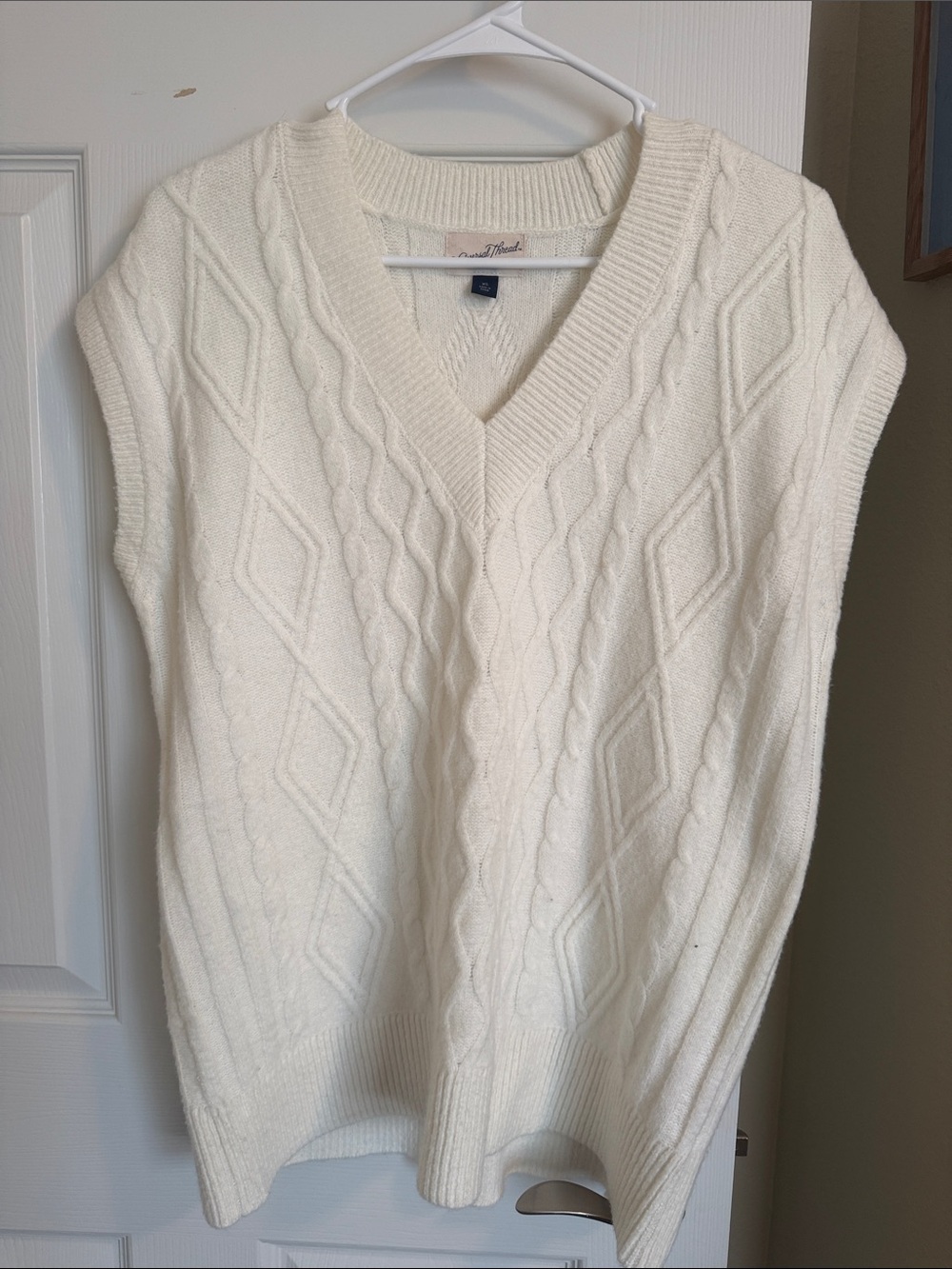 Universal Threads Cable Knit V-Neck Sweater Vest - Cream